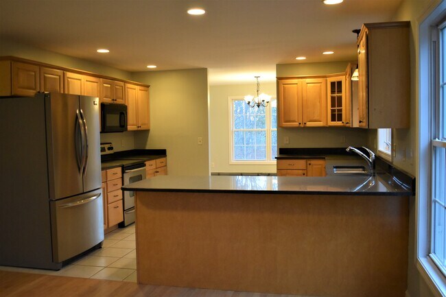 Kitchen/Dining - 8 Woodside Dr