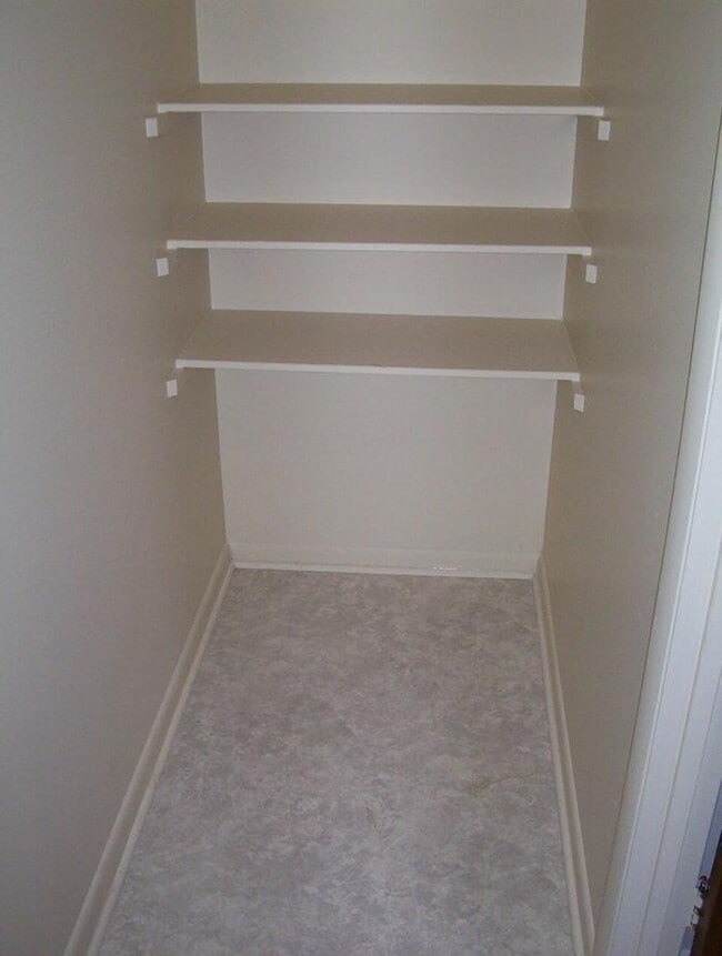 Building Photo - 3 bedroom in Madisonville KY 42431