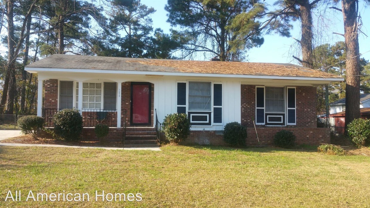 7379 Hyannis Dr, Fayetteville, NC 28304