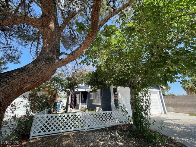 Building Photo - 5005 Celebrity Cir