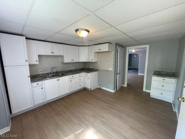 Building Photo - 3085 E 67th St