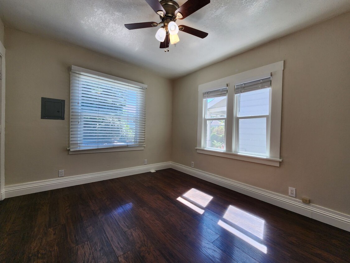 Primary Photo - 143 9th St