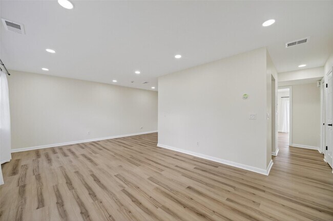 Foto del edificio - 276 Temple Hill Rd