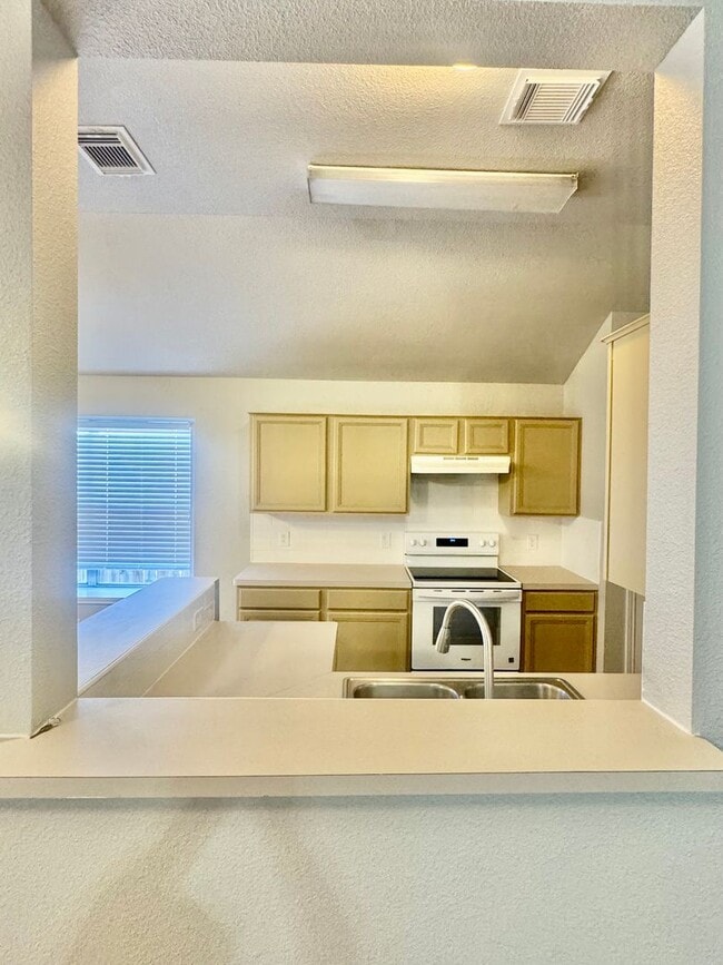 Building Photo - Charming Southside Home Near TAMU-CC and V...