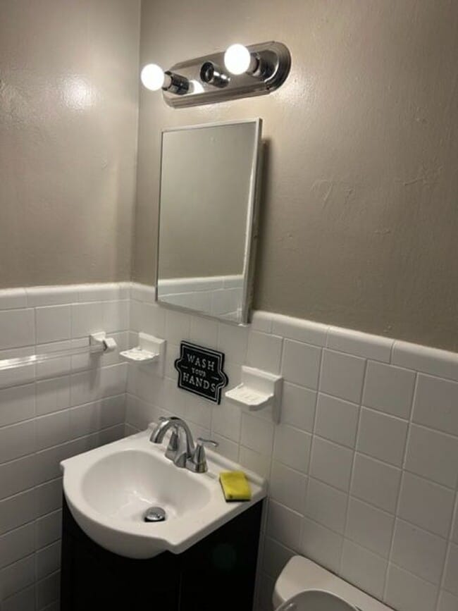 Foto del edificio - Renovated 3 Bedroom Near Casino & Naval Ho...