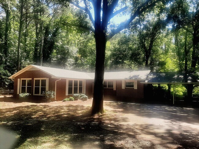 Foto del edificio - 3 Bedroom, 2 Bathroom Home in Durham