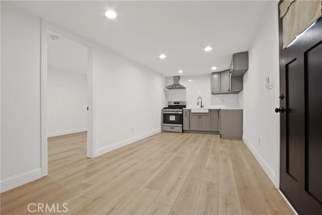 Building Photo - 1558 W 105th St