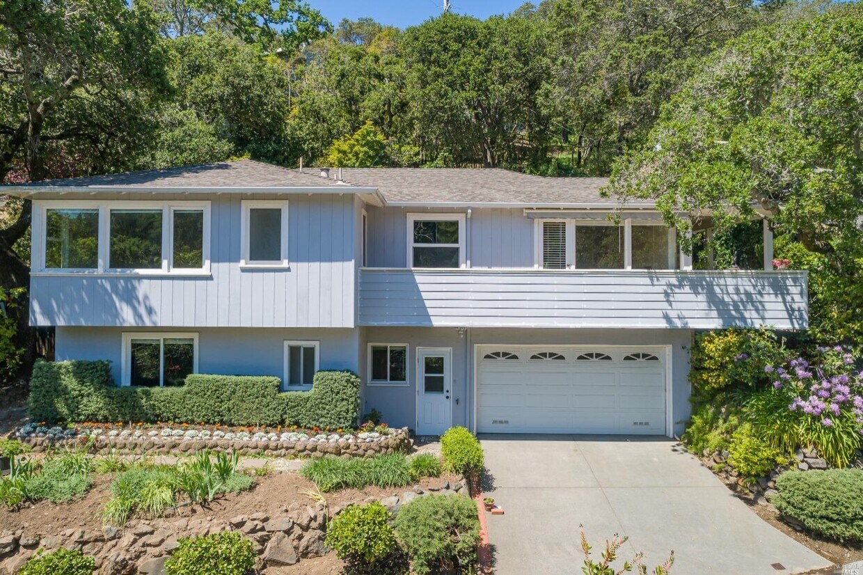 Primary Photo - 243 N Almenar Dr