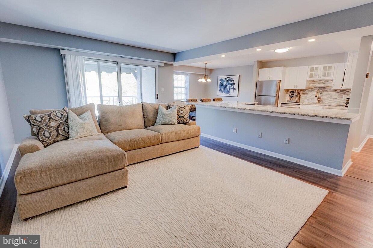 117 Castletown Rd Unit 302, Timonium, MD 21093 Room for Rent in