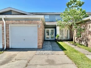 Building Photo - 1828 Whispering Oaks Ln