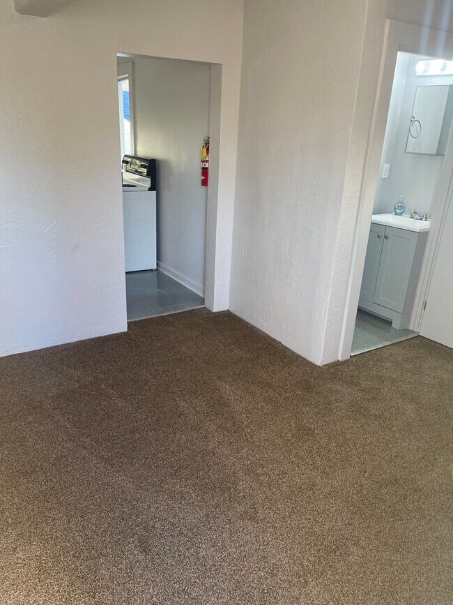 Sala de entrada - 738 W Charles St