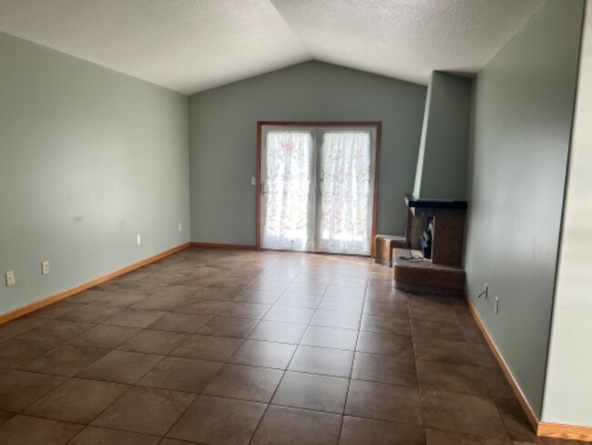 Foto del edificio - 262 Meadowbrook Ave