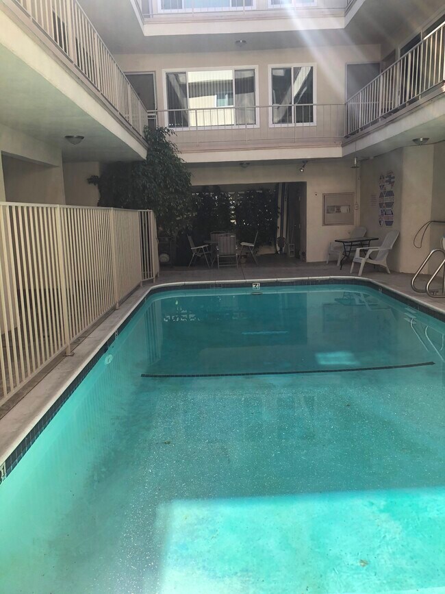 Foto del edificio - 739 N Croft Ave