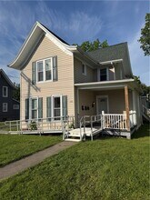 Building Photo - 1056 Walnut St