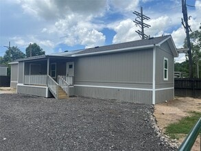 Building Photo - 21188 Russell Dr