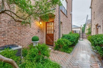 Building Photo - 3421 Normandy Ave