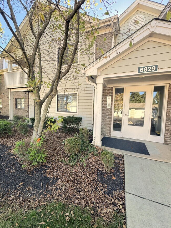 Foto del edificio - 6829 Meadow Creek Dr