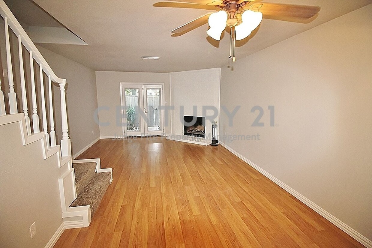 Foto principal - Cute & Clean 2-Story 2/1.5 Townhome in Gar...