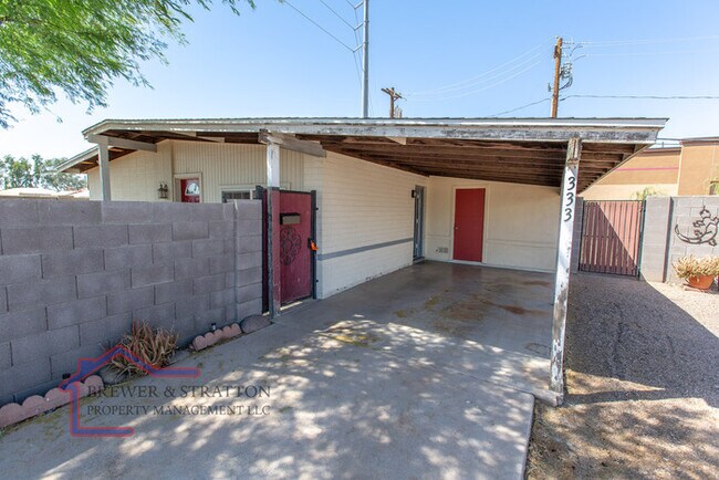 Foto del edificio - 333 N Dobson Rd - 3 BR, 2 BA - NO HOA!!!