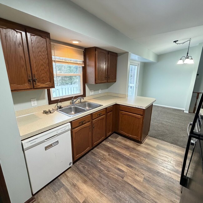 Foto del edificio - Rockford Schools! 3 Bedroom Duplex