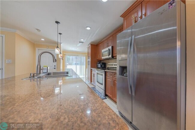 Foto del edificio - 841 NW 82nd Ave