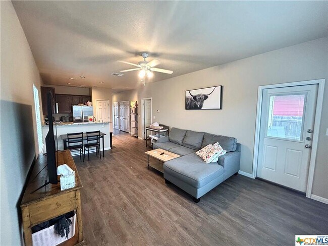 Foto del edificio - 633 Orion Dr