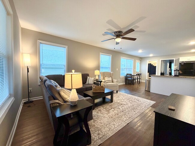 Foto del edificio - 925 Woody Hills Dr - Furnished Rental