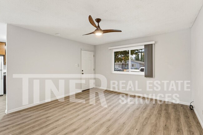 Foto del edificio - 3729 Moonbeam Dr