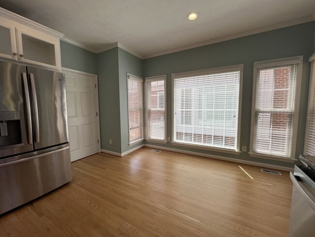 Building Photo - Beautiful Port Warwick Townhome.