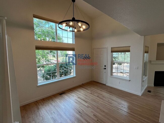 Building Photo - 737 Snowberry St