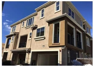 Building Photo - 322 Esfahan Ct