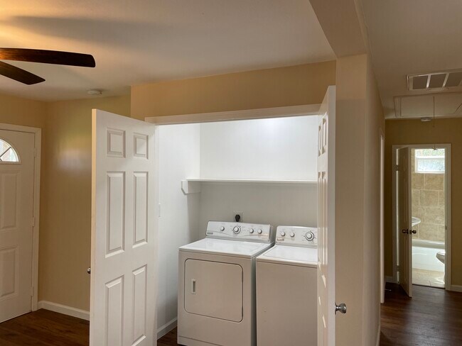 Laundry - 5603 Pickfair St
