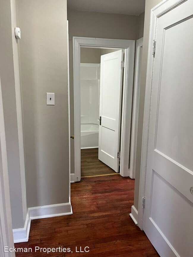 Building Photo - 4 br, 1.5 bath House - 1046 Meadow Lane