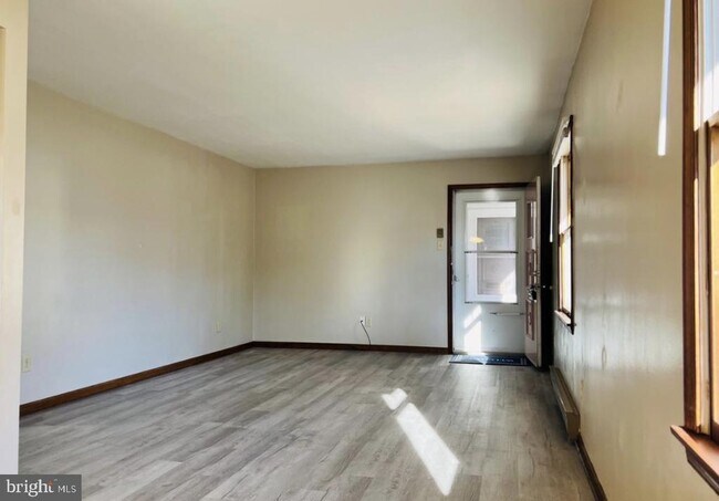 Building Photo - 444 E Holly Ave