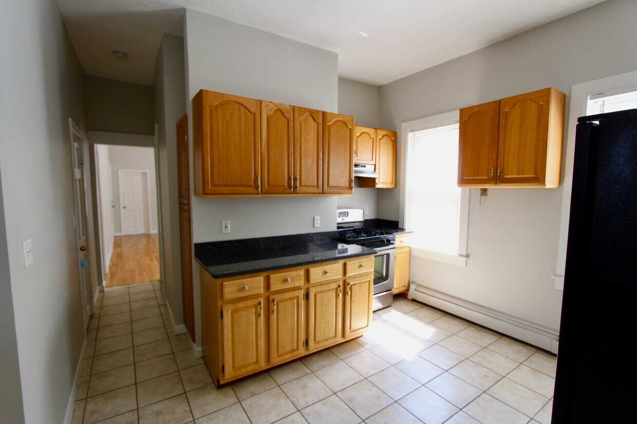 Foto principal - 154 Bennington St
