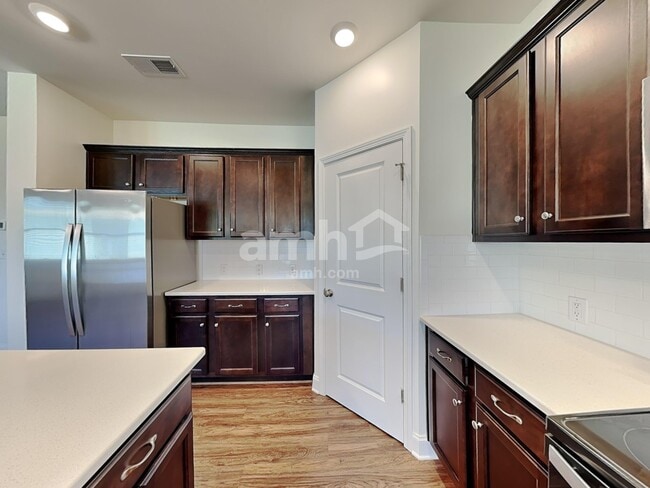 Building Photo - 106 Larragan Dr