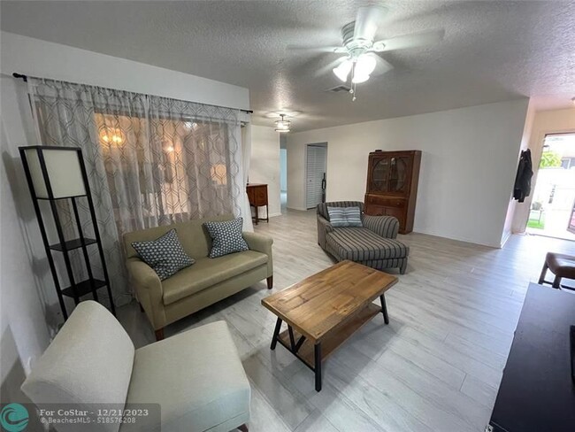 Foto del edificio - 6101 Woodlake Blvd