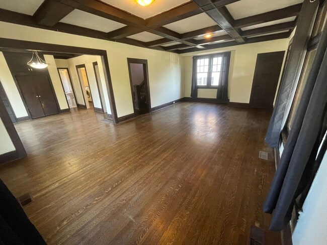 Building Photo - 1030 W Spofford Ave