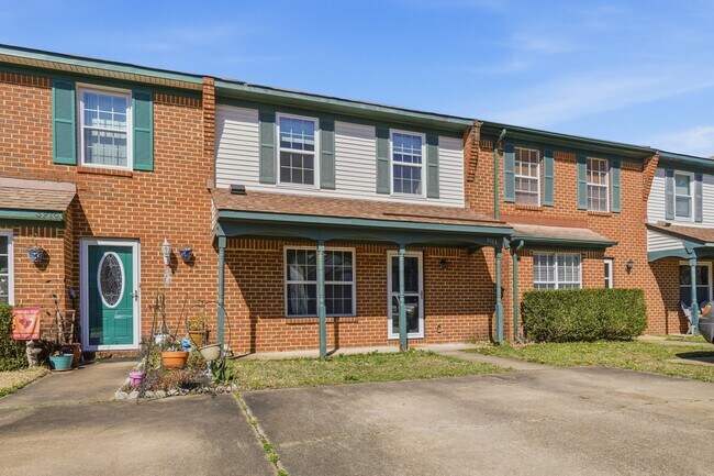 Building Photo - 3914 Wyckoff Dr