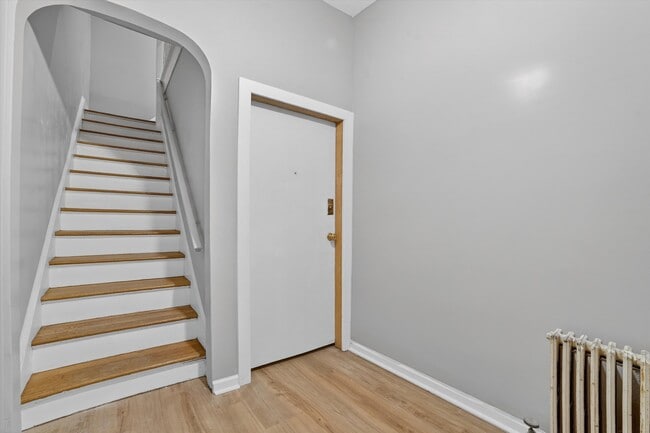 Entry Foyer - 4 Amackassin Ter