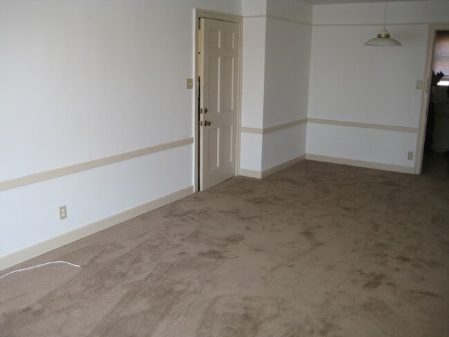 Building Photo - 1283 Devon Ave