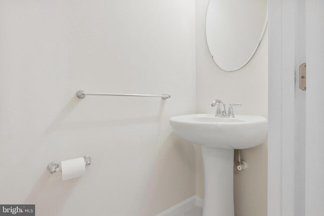 Building Photo - 407 Susan Cir