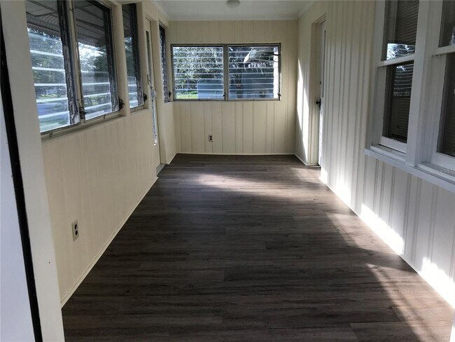 Foto del edificio - 1119 Pinewood Ave