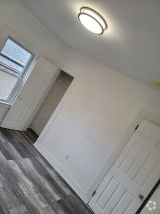 Building Photo - 135 Willow St
