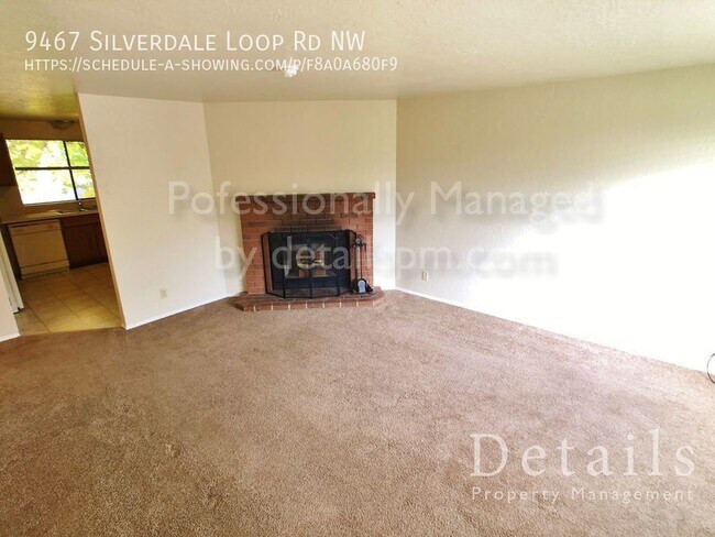 Foto del edificio - 2 BR Duplex in Quiet Silverdale Setting