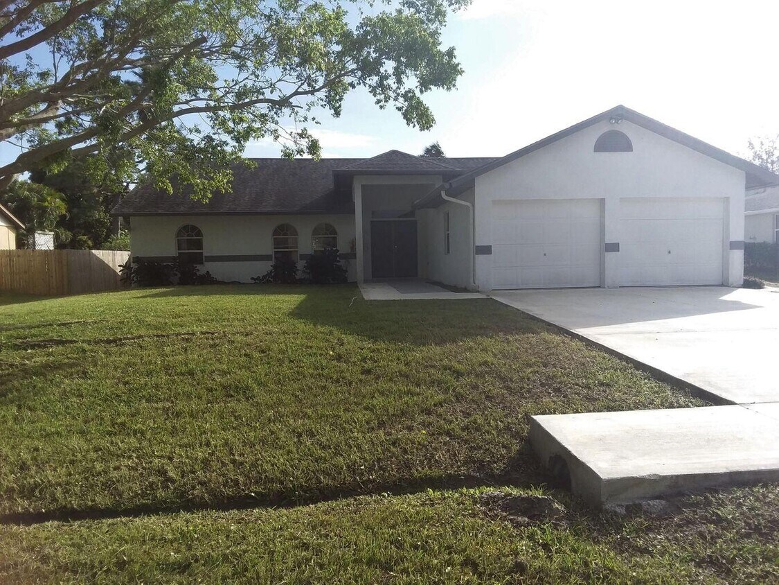 2398 SE Fruit Ave, Port Saint Lucie, FL 34952 House for Rent in Port