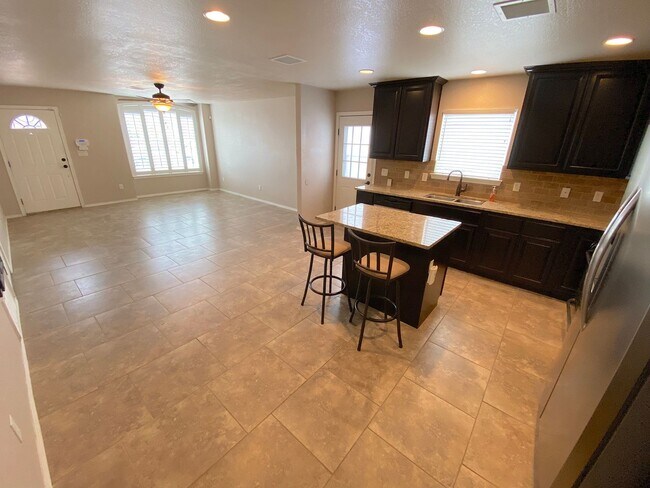 Building Photo - East El Paso 3 bed Refrig A/C