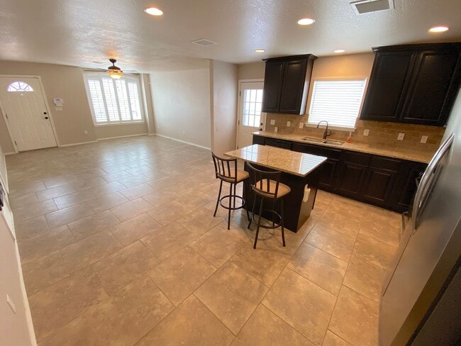 Foto del edificio - East El Paso 3bed/2bath Refrig A/C