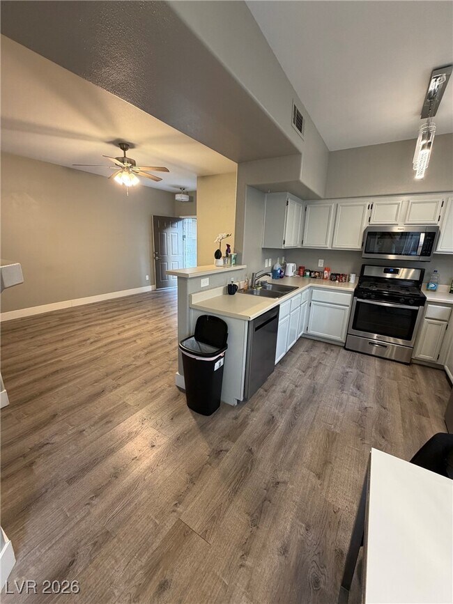 Foto del edificio - 9050 W Warm Springs Rd