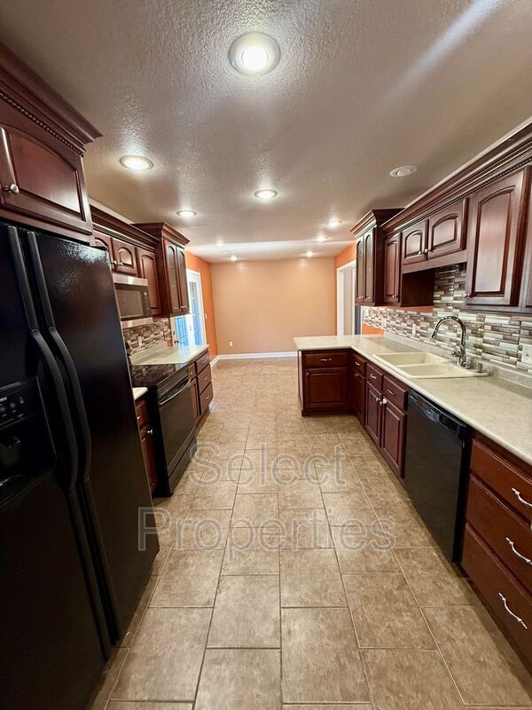 Foto del edificio - 6017 Beaver Creek Ln